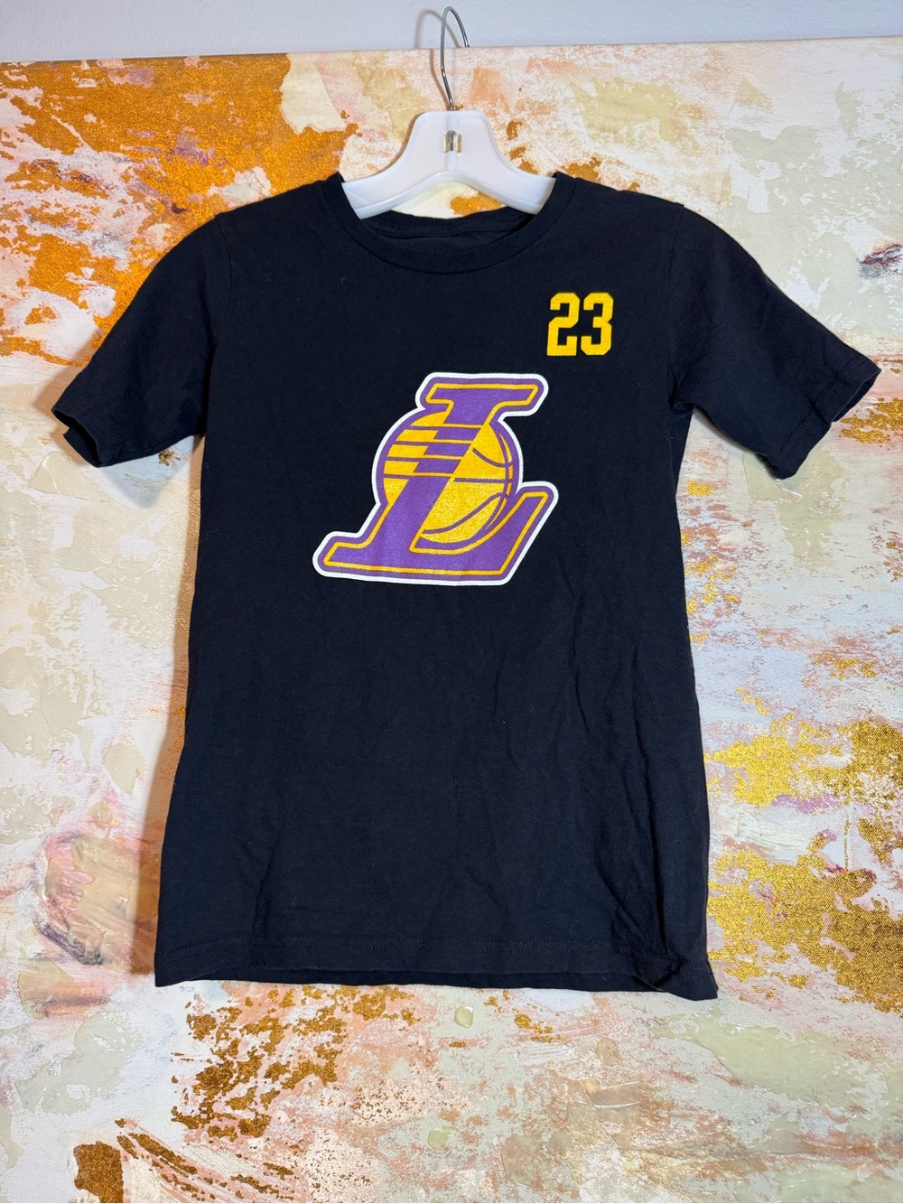 Black Kids LeBron James Short-Sleeve Tee with Lakers Logo and Yellow 23